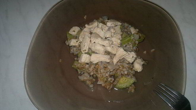 Рецепт Гречки с кабачком, луком и грудкой индейки