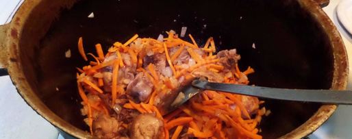 Шаг 5: гречки с куриным мясом в казане