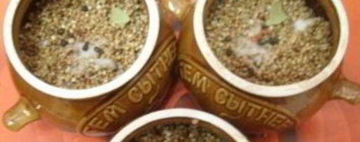 Шаг 2: гречки с курицей в горшочках