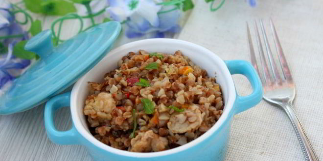 Рецепт гречки с курицей в томатно-грибном соусе