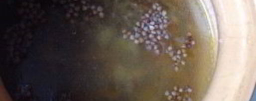 Шаг 6: гречки с мясом в горшочках