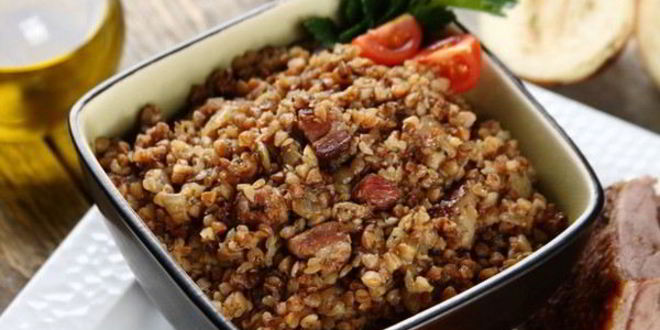 Рецепт гречки с овощами и копченостями