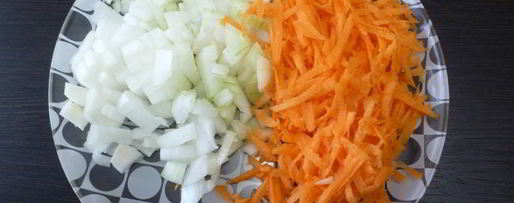 Шаг 2: гречки с овощами и мясной тушенкой