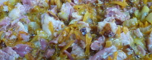 Шаг 4: гречки с овощами и мясной тушенкой