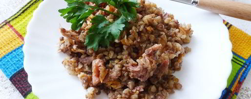 Шаг 6: гречки с овощами и мясной тушенкой