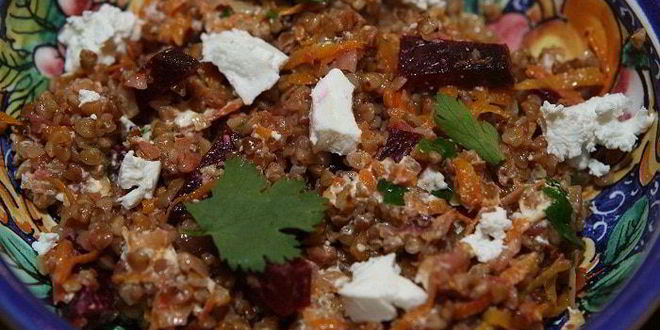 Рецепт гречки с овощами, козьим сыром и белым вином