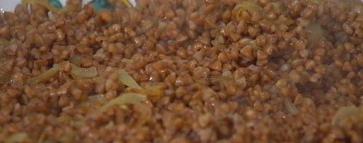 Шаг 6: гречки с перепелиными яйцами и овечьим сыром