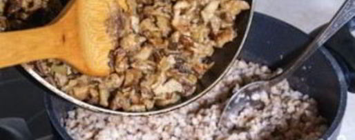 Шаг 2: гречки с шампиньонами