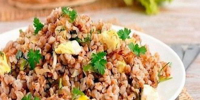 Рецепт гречки с зеленью и вареными яйцами