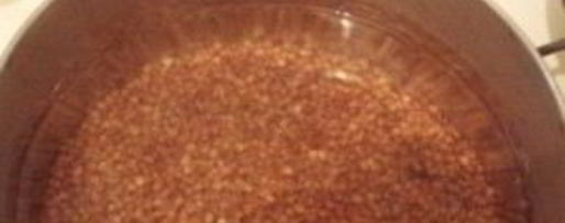 Шаг 1: гречки, тушенной с курицей