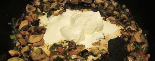 Шаг 5: поленты с грибами, свежими травами и пармезаном