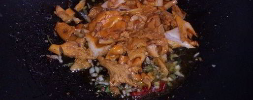 Шаг 7: поленты с лисичками в сливочном соусе