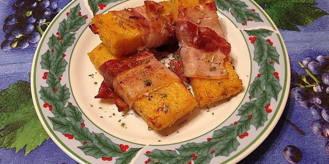 Рецепт поленты с вялеными помидорами в беконе