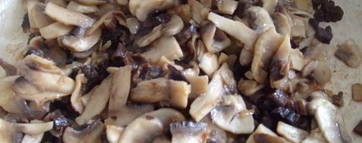 Шаг 5: поленты, жаренной с грибами и соусом дор блю