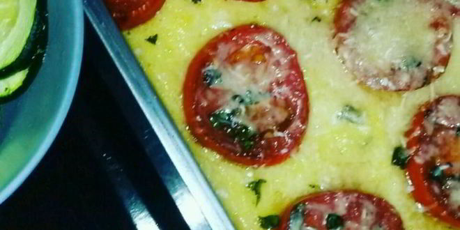 Рецепт запеченной кукурузной каши с помидорами и сыром