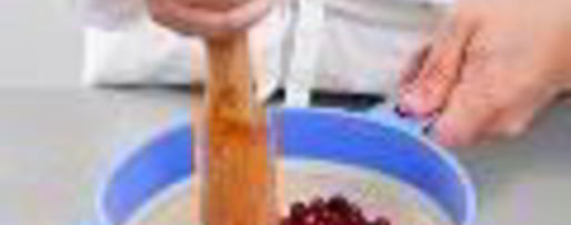 Шаг 1: манной каши на клюквенном соке в мультиварке