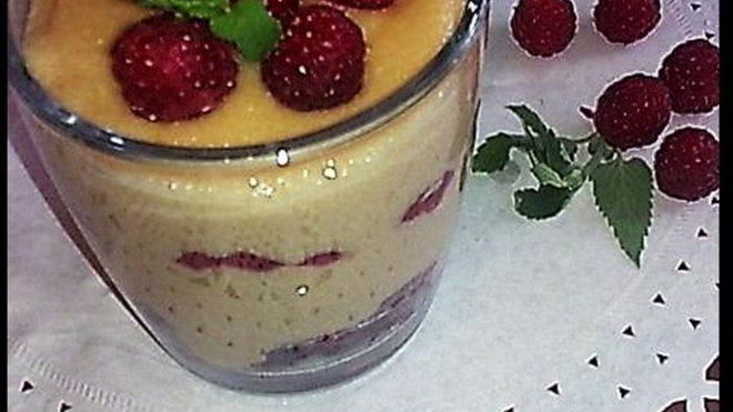 Рецепт Манной каши на ряженом молоке с малиной