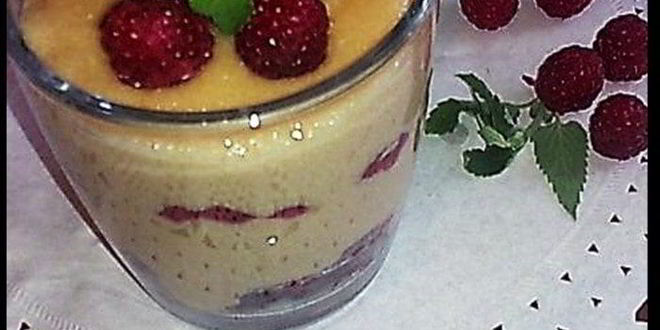 Рецепт манной каши на ряженом молоке с малиной