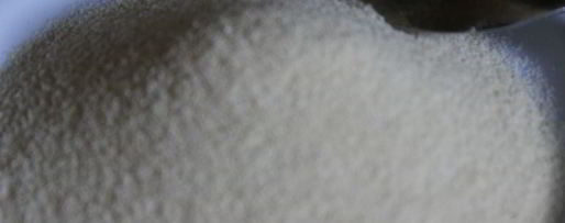 Шаг 1: манной каши с абрикосами, шоколадом и клубничным сиропом