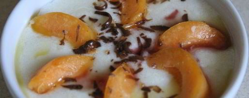 Шаг 5: манной каши с абрикосами, шоколадом и клубничным сиропом