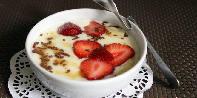 Рецепт манной каши с клубникой и шоколадом