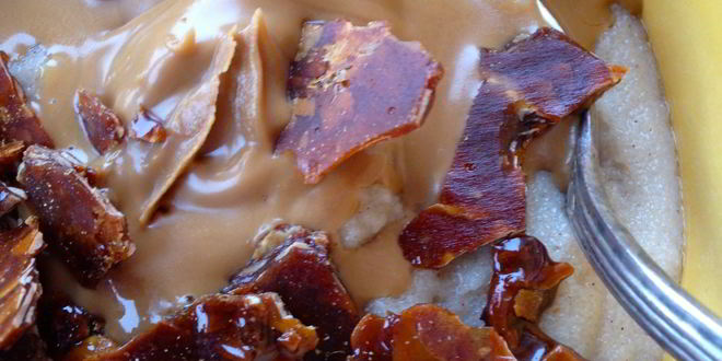 Рецепт манной каши с пряничной пастой и миндальными хлопьями