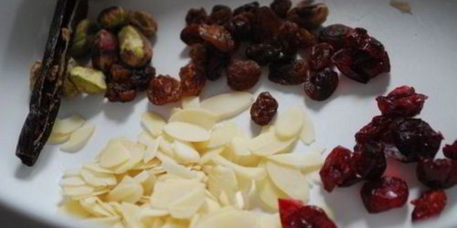 Рецепт манной каши с шоколадной пастой и миндальными хлопьями