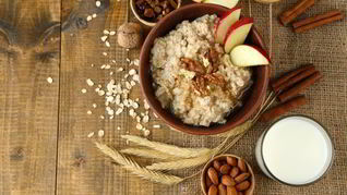 Рецепт Овсяной каши с изюмом и грецкими орехами