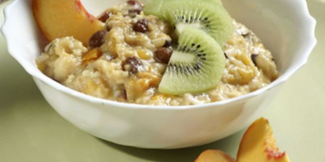 Рецепт овсяной каши с орехами и фруктами