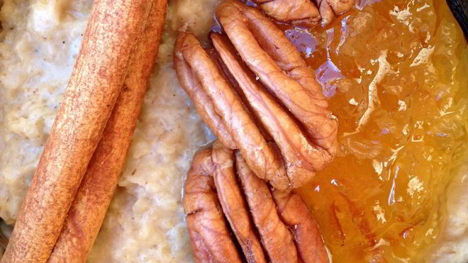 Рецепт Овсяной каши с пряностями, пеканом и апельсиновым джемом