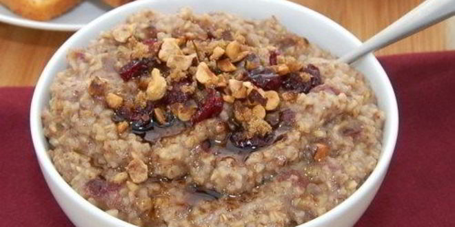 Рецепт овсяной каши с сушеной вишней и фундуком