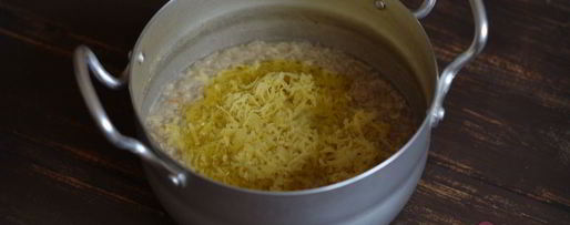 Шаг 4: овсяной каши с сыром и оливковым маслом