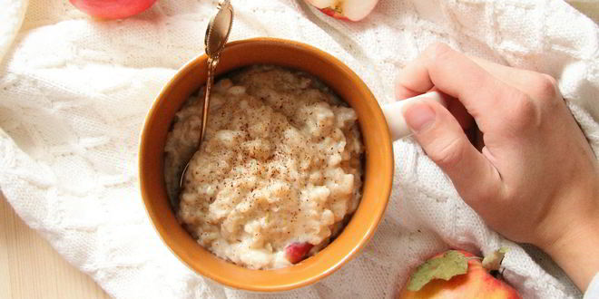 Рецепт овсяной каши с ванилью, яблоком и арахисовым маслом