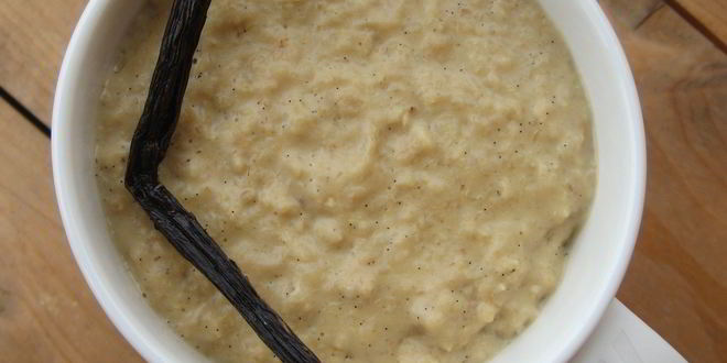 Рецепт овсяной каши с ванилью, яблоком и арахисовым маслом