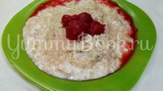 Рецепт Овсяной каши с яблоками, грецкими орехами и клубникой