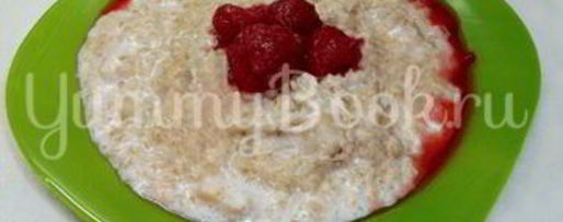 Шаг 4: овсяной каши с яблоками, грецкими орехами и клубникой