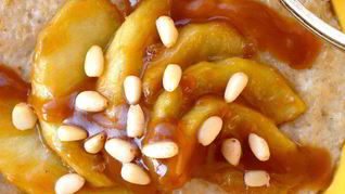 Рецепт Овсяной каши с яблоком и соленой карамелью