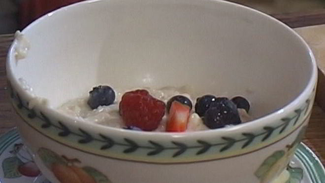 Рецепт Овсяной каши с ягодами и сухофруктами