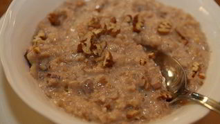 Рецепт Овсянки с кленовым сиропом и орехами пекан