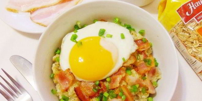 Рецепт пикантной овсянки с беконом и сыром