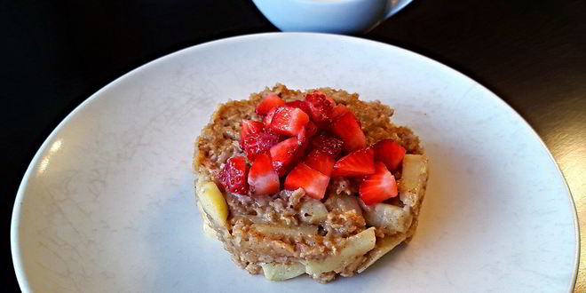 Рецепт запеченой овсянки с фруктами и орехами