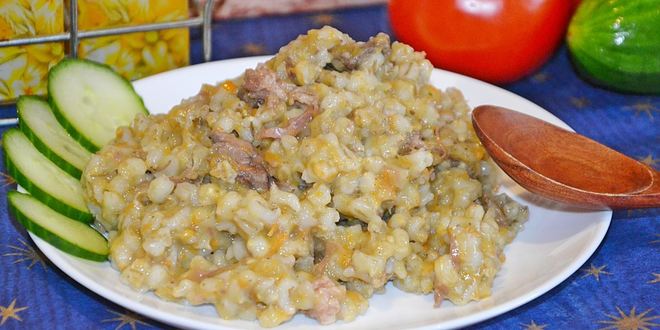 Рецепт перловой каши с говяжьей тушенкой в мультиварке