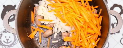 Шаг 3: перловой каши с куриными сердечками