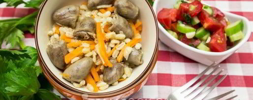 Шаг 6: перловой каши с куриными сердечками