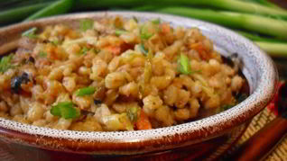 Рецепт Перловой каши с тушенкой, овощами и шампиньонами