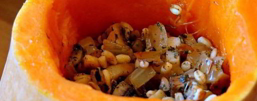 Шаг 4: перловки с грибами в тыкве