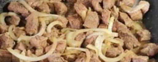 Шаг 2: перловки с мясом в горшочке