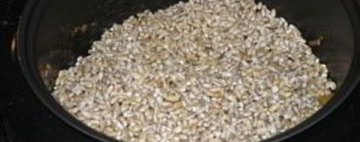 Шаг 3: перловки с тушенкой в мультиварке