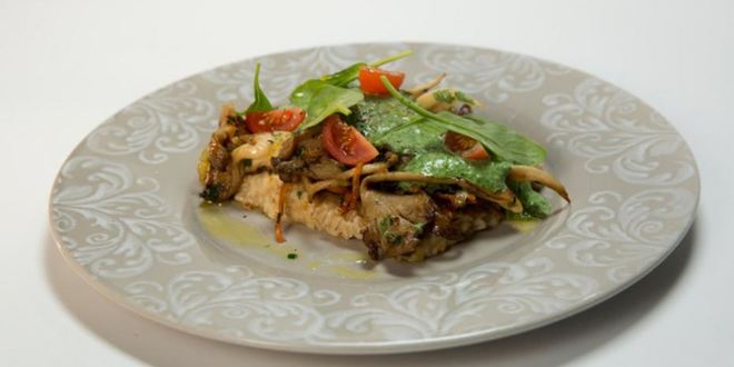 Рецепт перловки с вешенками под соусом из шпината