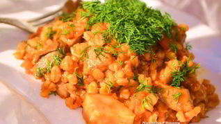 Рецепт Перловки со свининой и грибами в томатном соусе